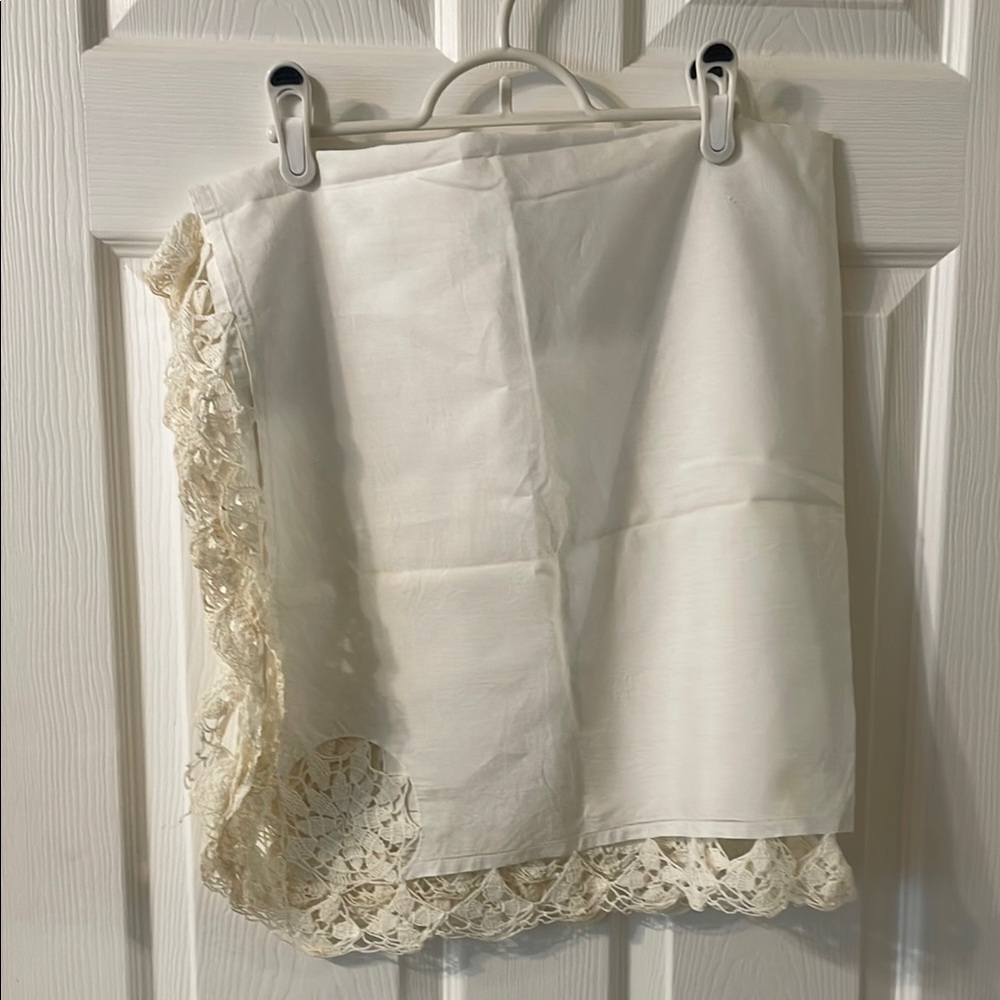 White linen Lace Trim Tablecloth